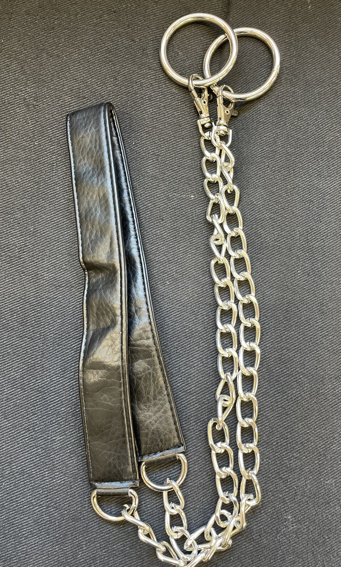 Kassinkahvat Musta ja metalli pitkä olkahihna 120cm