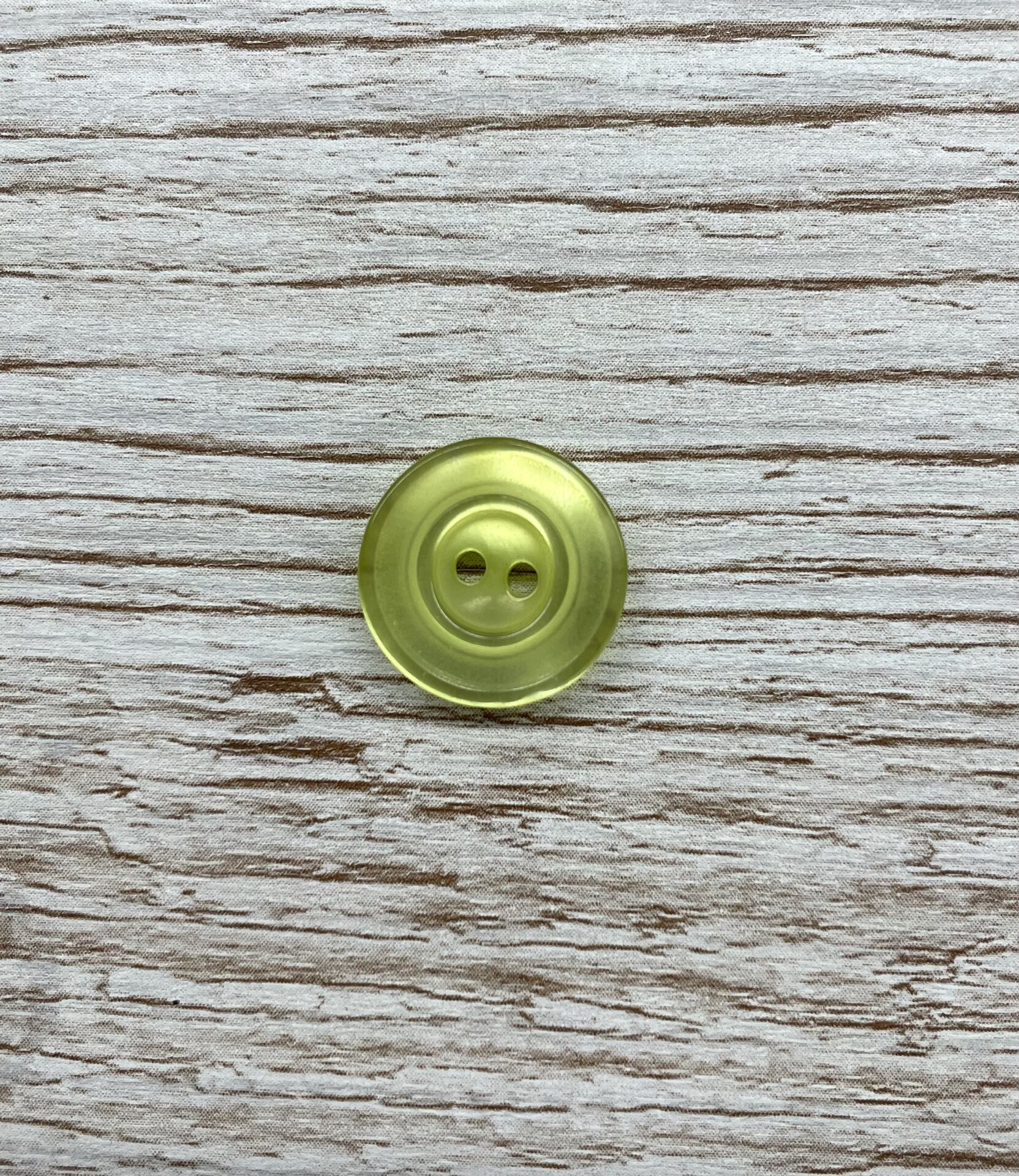 Perus-oivat napit 2 reikäinen 15 mm läpinäkyvä vihreä