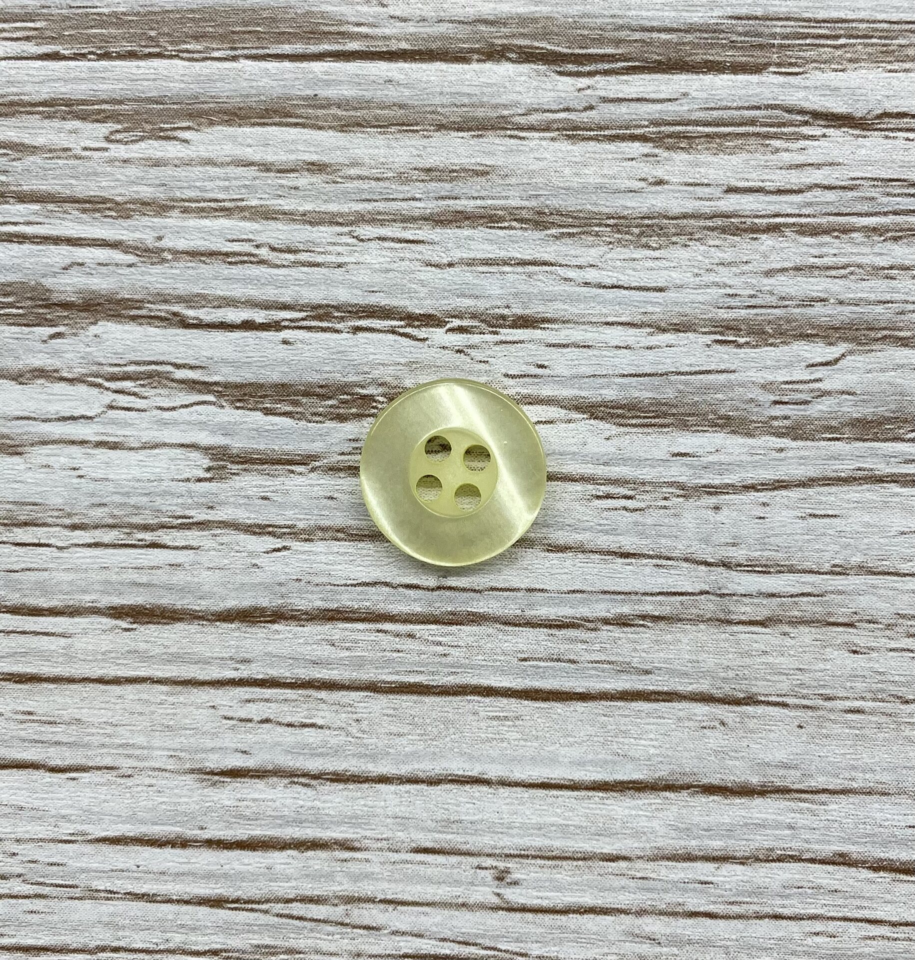 Perus-oivat napit 10 mm vaalea keltainen