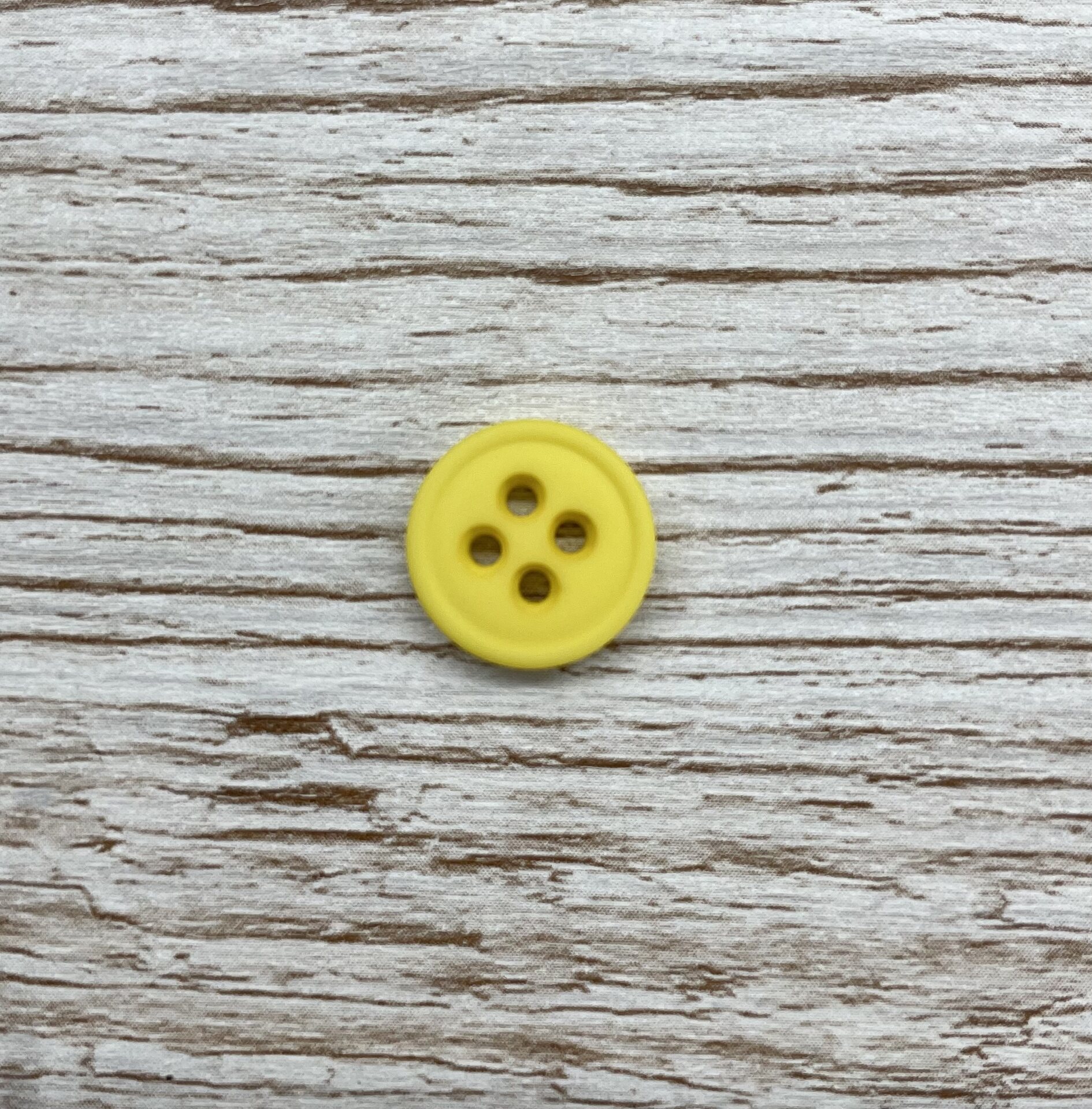 Perus-oivat napit 14 mm keltainen