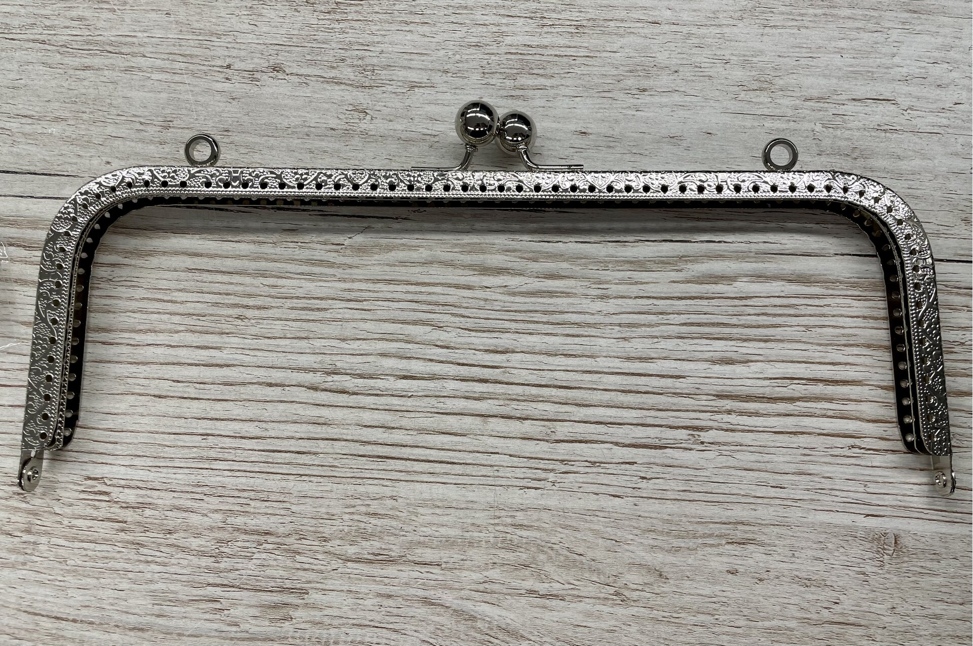 Kukkaronkehys Iso hopeanvärinen 24,5cm