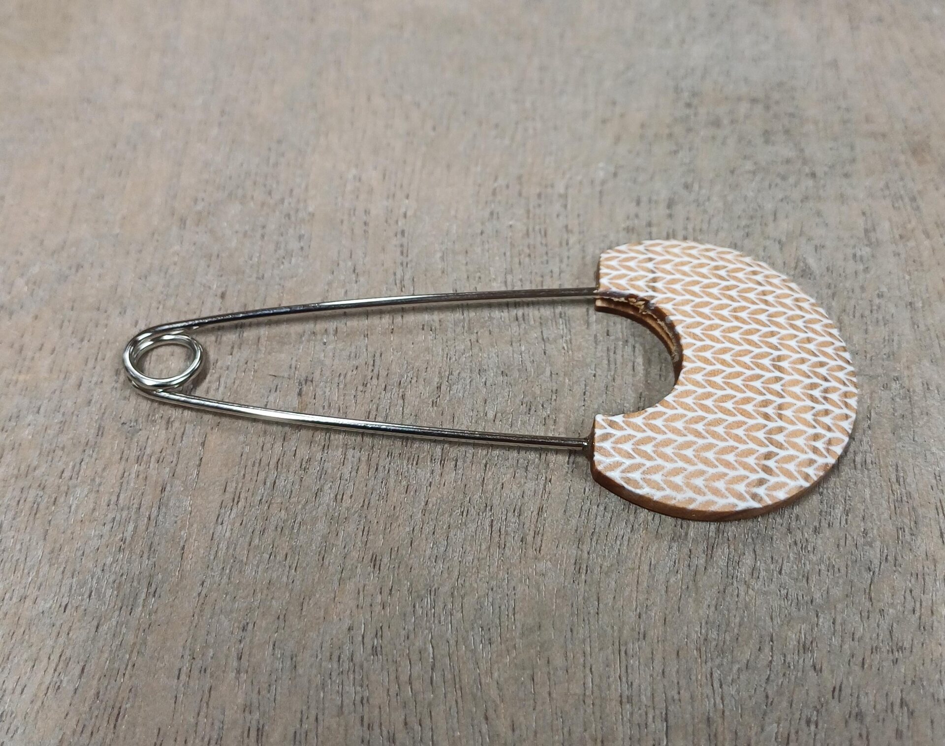 Falk Group Neula/solki neuleen kiinnittämiseen Neulekuvio, vaalea