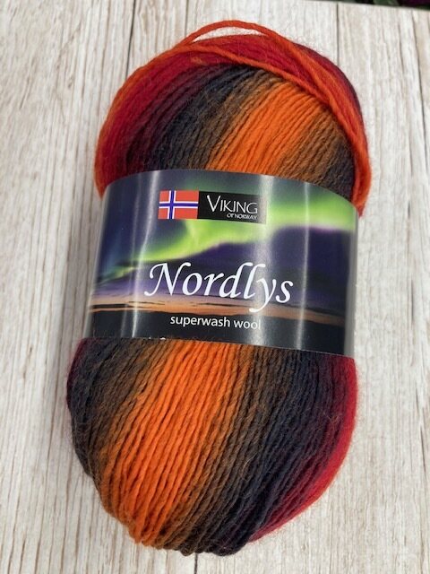 Nordlys 955 oranssista punaiseen