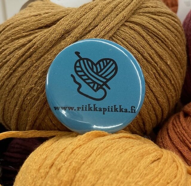 Meijän omat rintanapit Virkkauskerä